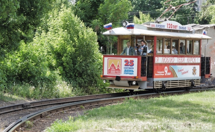 В ретро-трамвае прокатились иностранцы